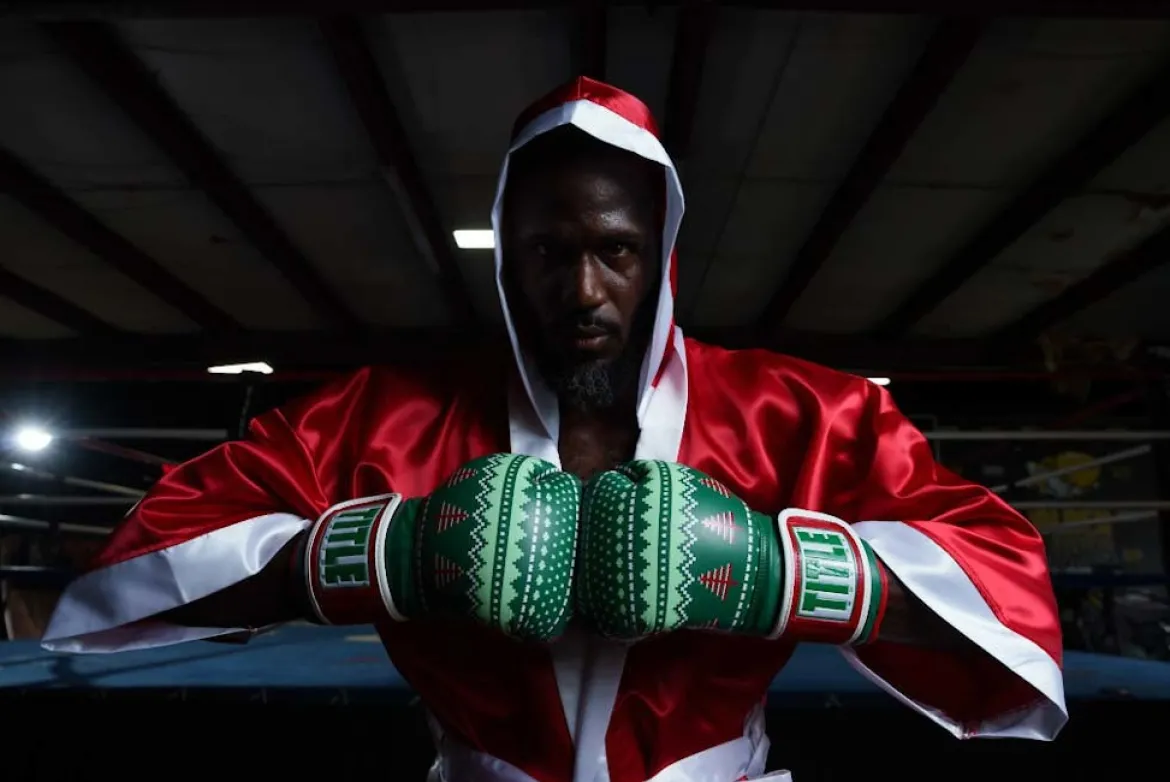 TITLE Boxing Limited Edition Deck The Halls Bag Boxing Gloves